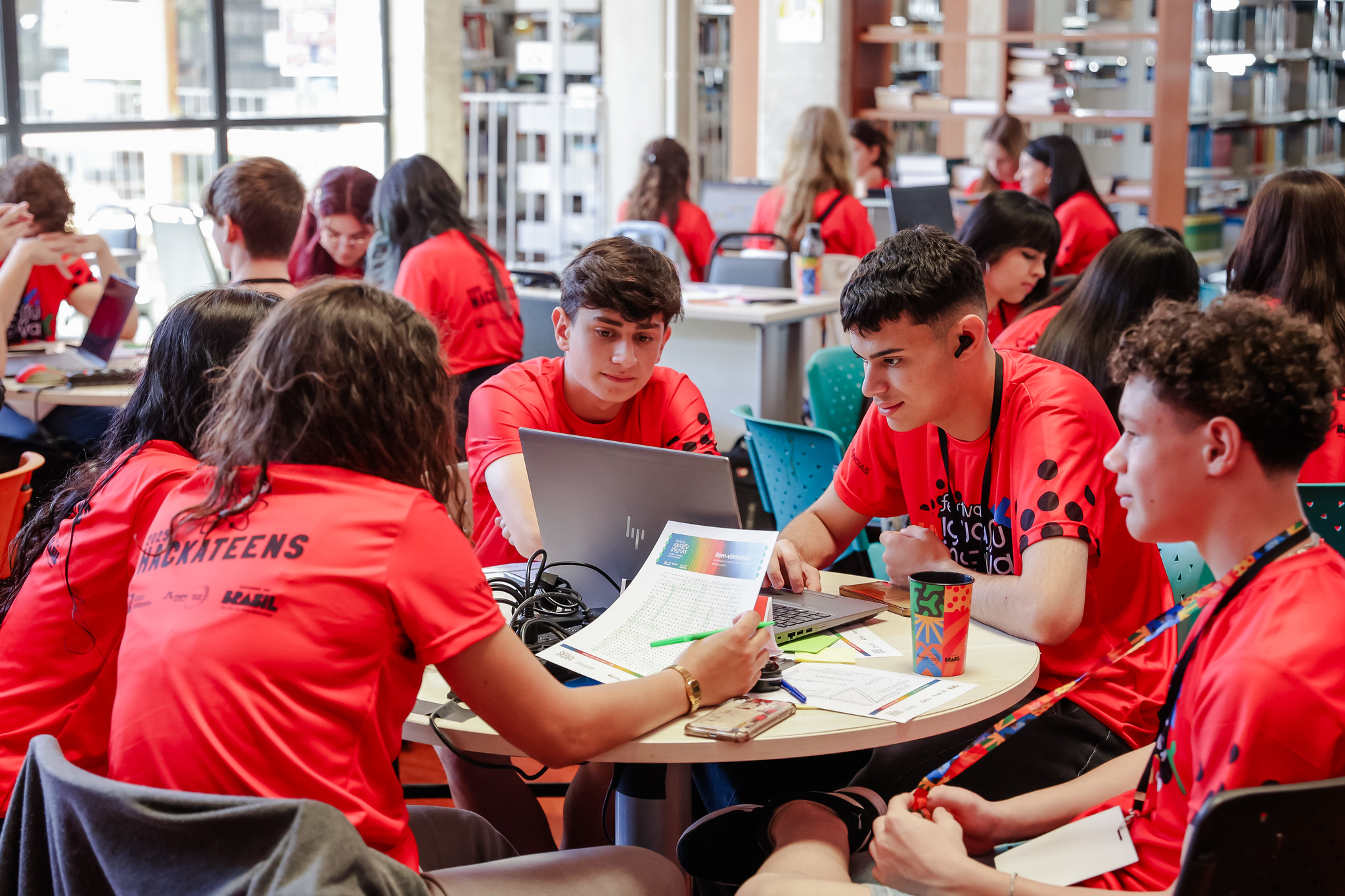 Experimentos e Inovação Jovem no FICiências